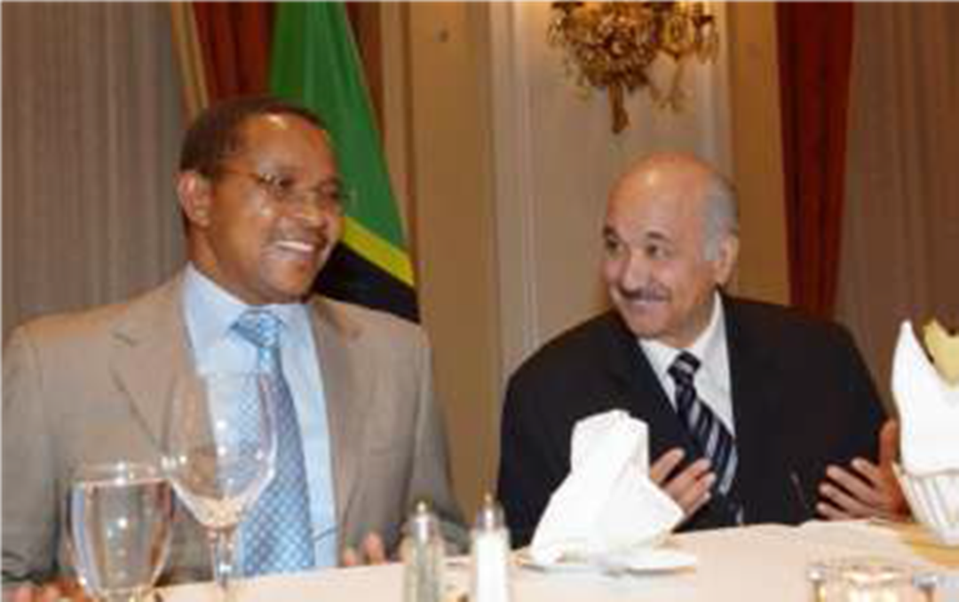 Mr. Sadru Nazarali, as President of the Canada-Tanzania Business Council, hosts President Jakaya Kikwete of Tanzania during a Symposium in Toronto, Canada, on May 30 to 1 June 2014 held at the Royal York Hotel.