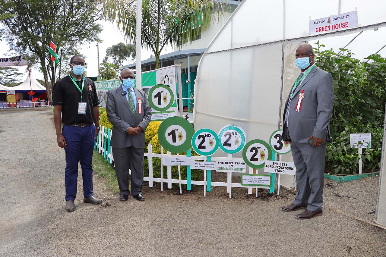 From left: Prof. Meshack Obonyo representing the Chairman, Shows & Exhibitions Committee, the Vice Chancellor Prof. Isaac Kibwage and the acting Deputy Vice Chancellor (Research and Extension) Prof. Bockline Bebe. Egerton University scooped six awards at the 2022 Nakuru ASK Show. The trophies will be presented on Friday, 1 July 2022.